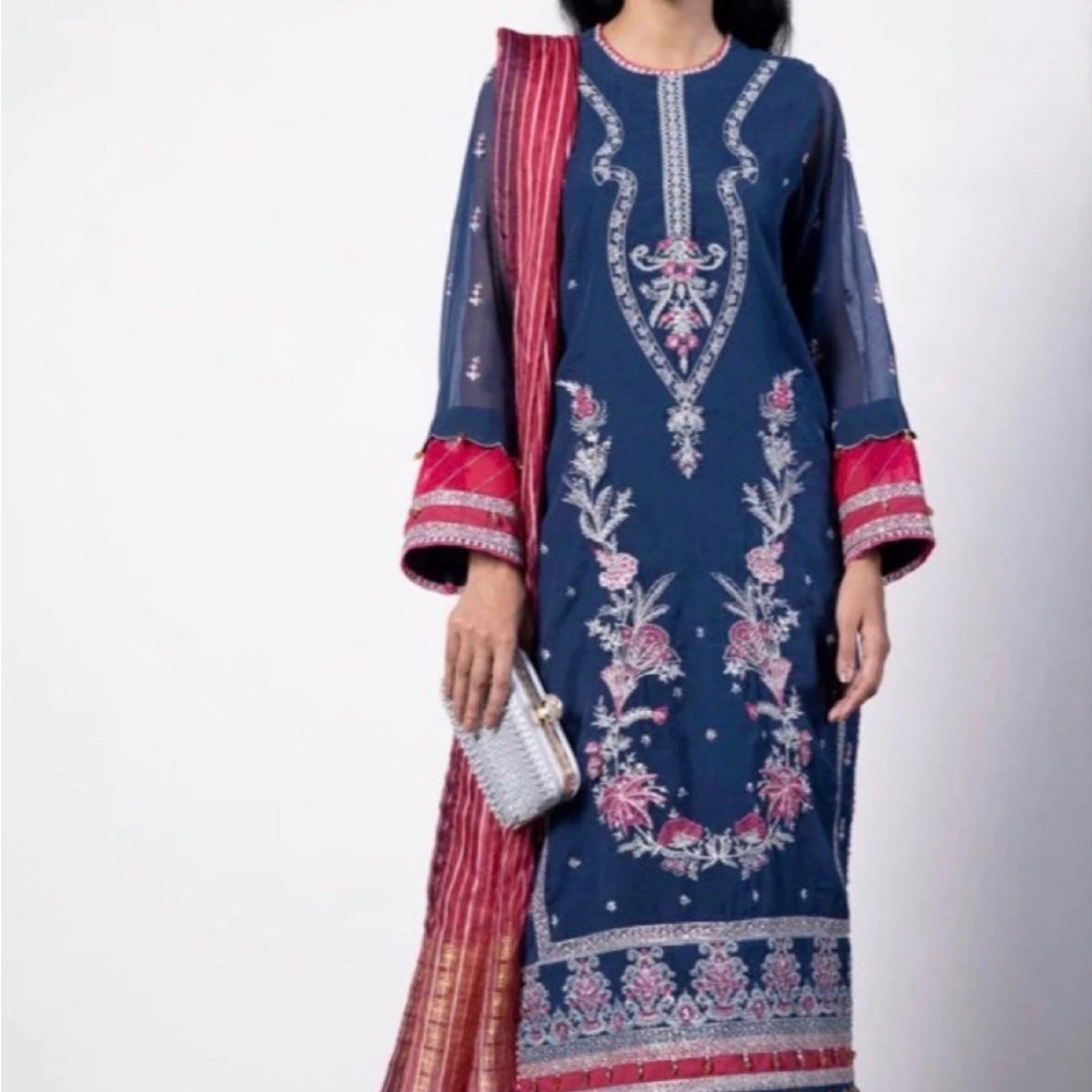Kameez shalwar with duppatta embroided brand new designer Sapphire